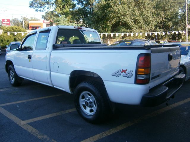 2004 GMC Sierra 1500 LE Sedan