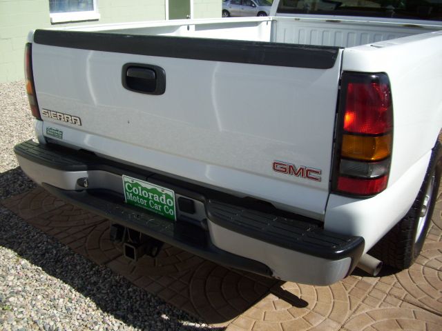 2004 GMC Sierra 1500 Short Box Standard