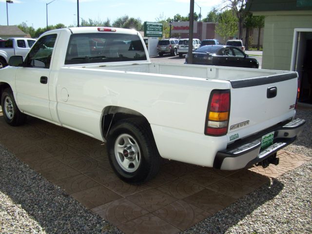 2004 GMC Sierra 1500 Short Box Standard