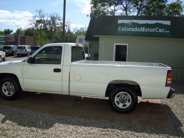 2004 GMC Sierra 1500 Short Box Standard