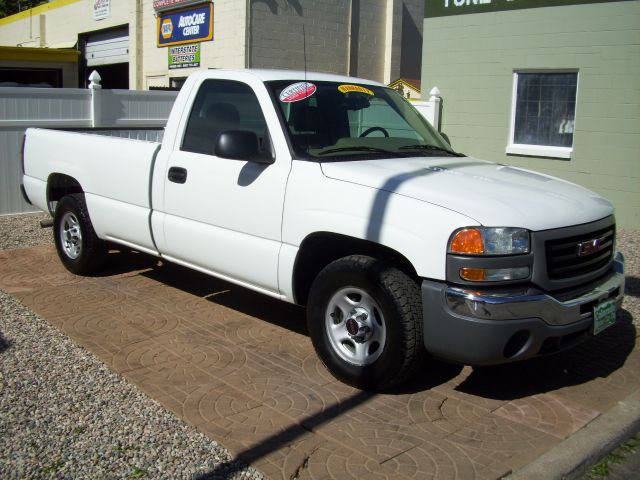 2004 GMC Sierra 1500 Short Box Standard