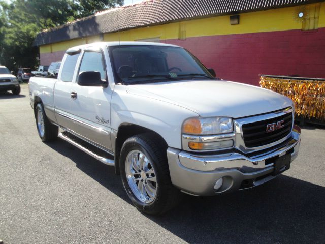 2004 GMC Sierra 1500 Dually 12 Trademaster