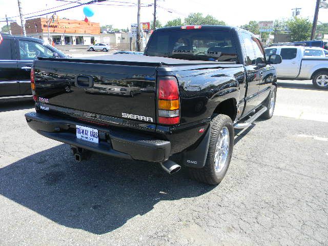 2004 GMC Sierra 1500 LE Sedan