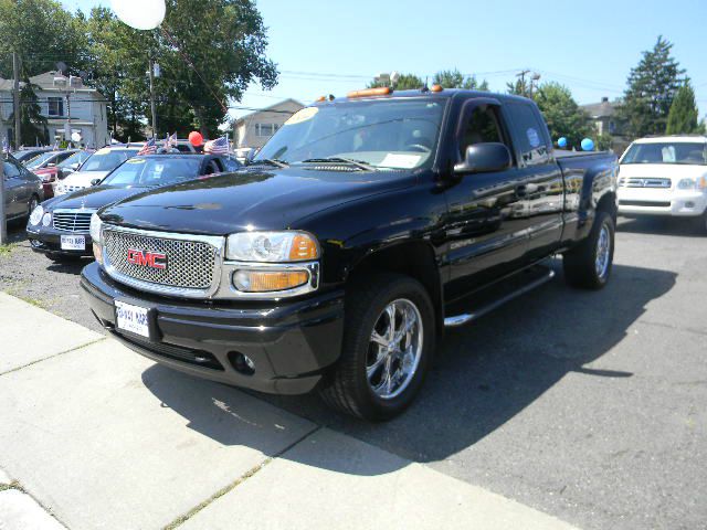 2004 GMC Sierra 1500 LE Sedan