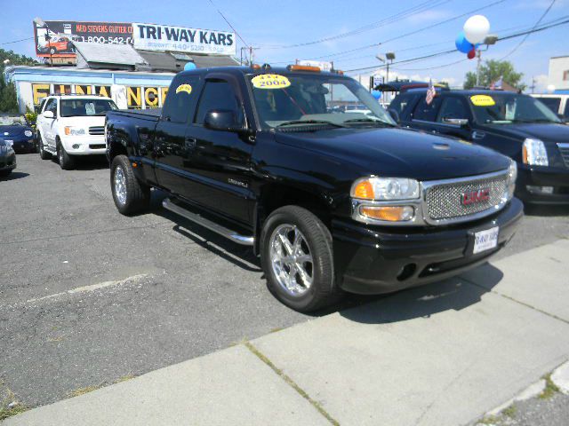 2004 GMC Sierra 1500 LE Sedan