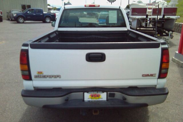 2005 GMC Sierra 1500 Short Box Standard