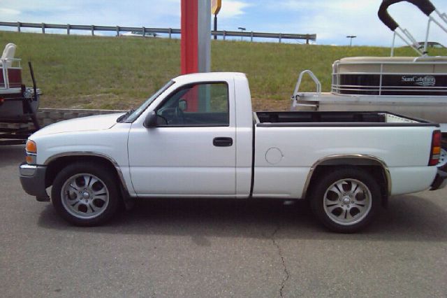 2005 GMC Sierra 1500 Short Box Standard