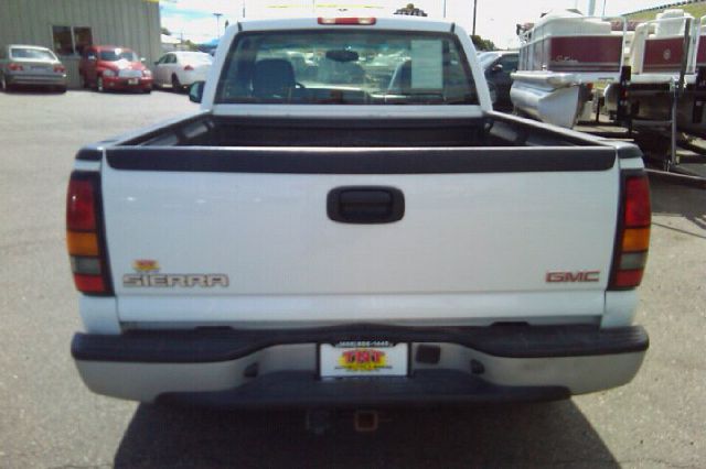 2005 GMC Sierra 1500 Short Box Standard