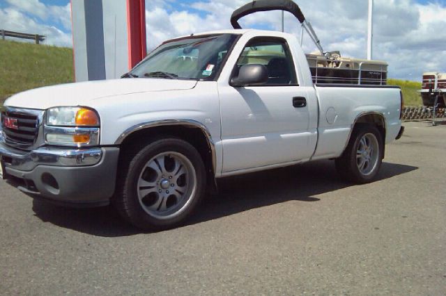 2005 GMC Sierra 1500 Short Box Standard