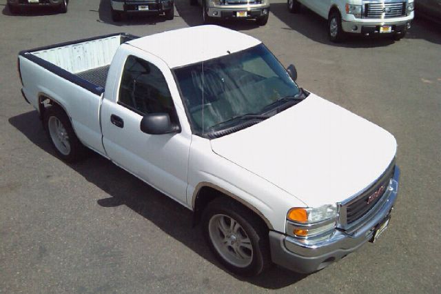 2005 GMC Sierra 1500 Short Box Standard