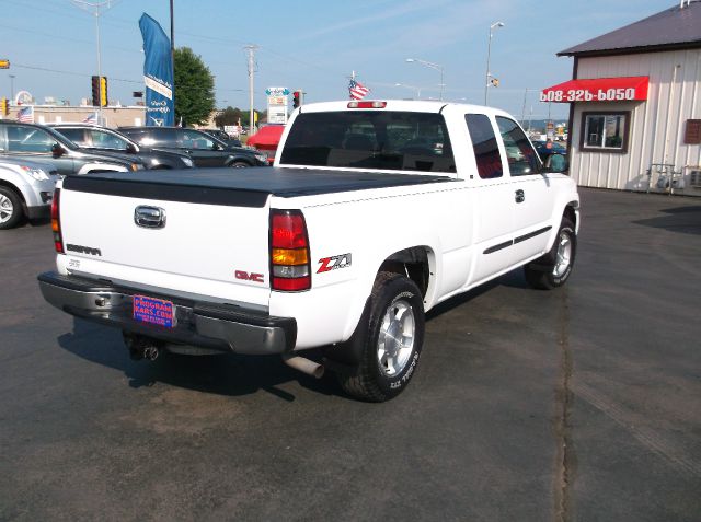 2005 GMC Sierra 1500 Standard 4X4 Hardtop