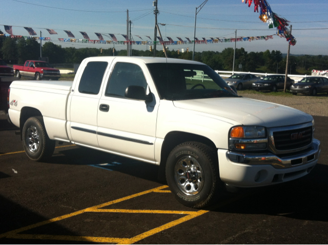 2005 GMC Sierra 1500 Standard 4X4 Hardtop