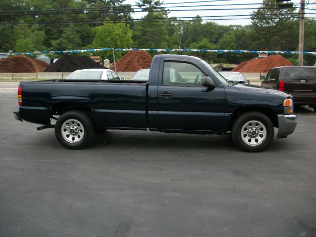 2005 GMC Sierra 1500 Short Box Standard