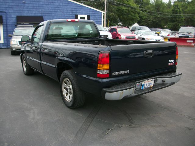 2005 GMC Sierra 1500 Short Box Standard