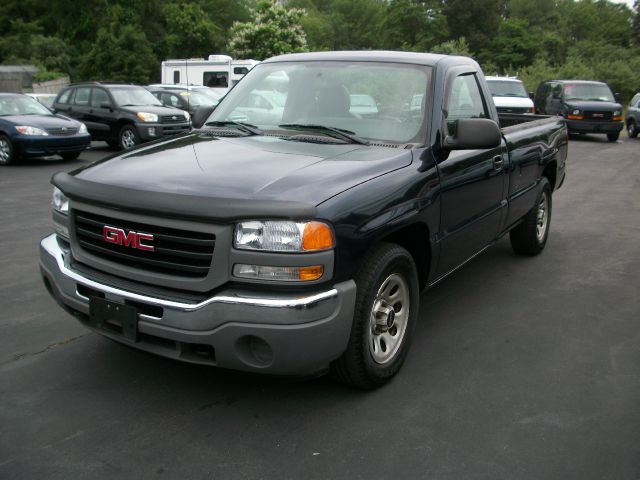 2005 GMC Sierra 1500 Short Box Standard