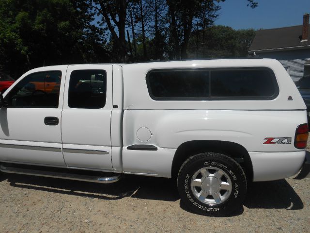 2005 GMC Sierra 1500 3.6 AT 4WD LS