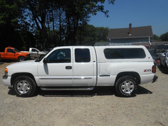 2005 GMC Sierra 1500 3.6 AT 4WD LS