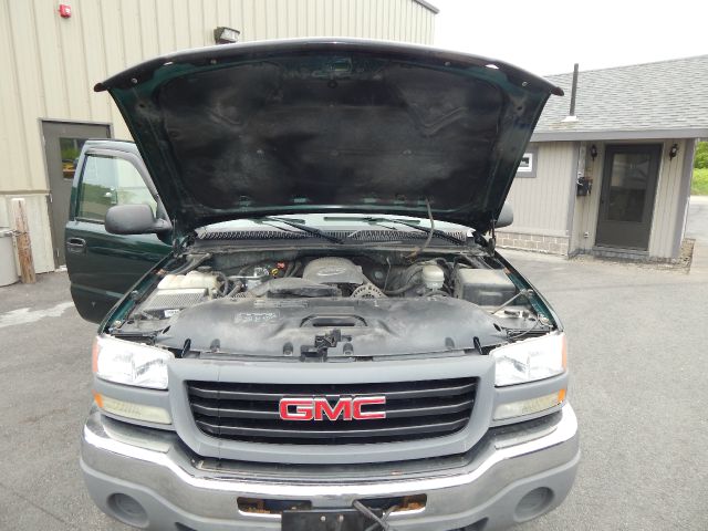 2005 GMC Sierra 1500 LE Sedan