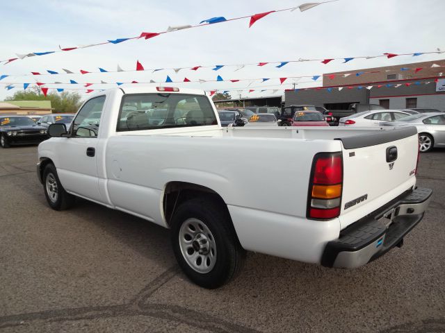 2005 GMC Sierra 1500 Short Box Standard