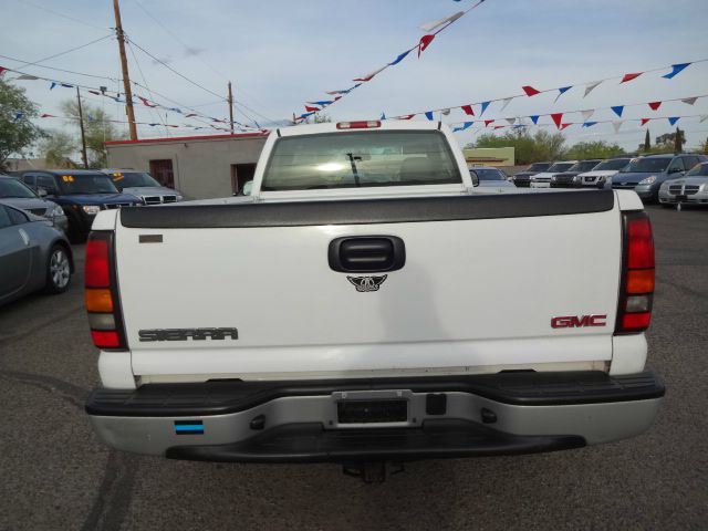 2005 GMC Sierra 1500 Short Box Standard