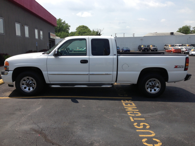 2005 GMC Sierra 1500 Standard 4X4 Hardtop