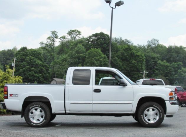 2006 GMC Sierra 1500 X4WD