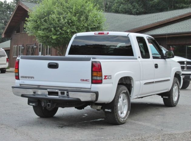 2006 GMC Sierra 1500 X4WD