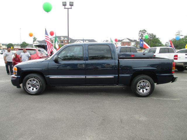 2006 GMC Sierra 1500 XLE Passenger Van