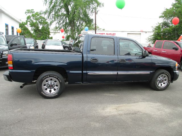 2006 GMC Sierra 1500 XLE Passenger Van