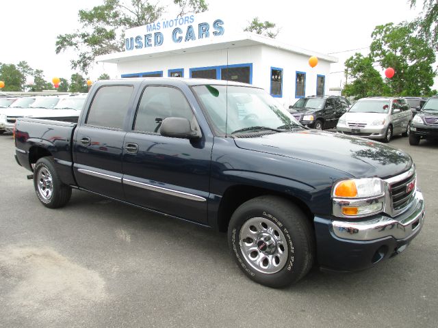 2006 GMC Sierra 1500 XLE Passenger Van