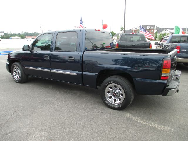 2006 GMC Sierra 1500 XLE Passenger Van