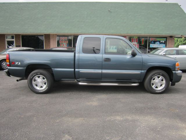 2006 GMC Sierra 1500 4WD Supercab 133 SVT Raptor