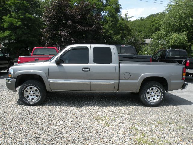 2006 GMC Sierra 1500 4WD Supercab 133 SVT Raptor