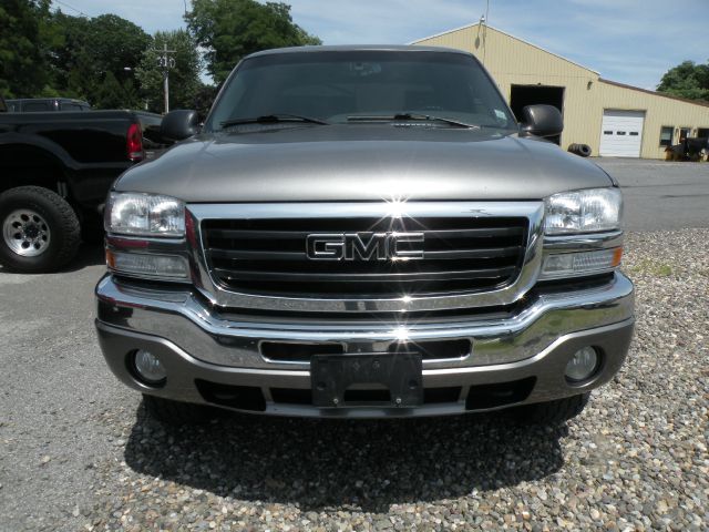 2006 GMC Sierra 1500 4WD Supercab 133 SVT Raptor