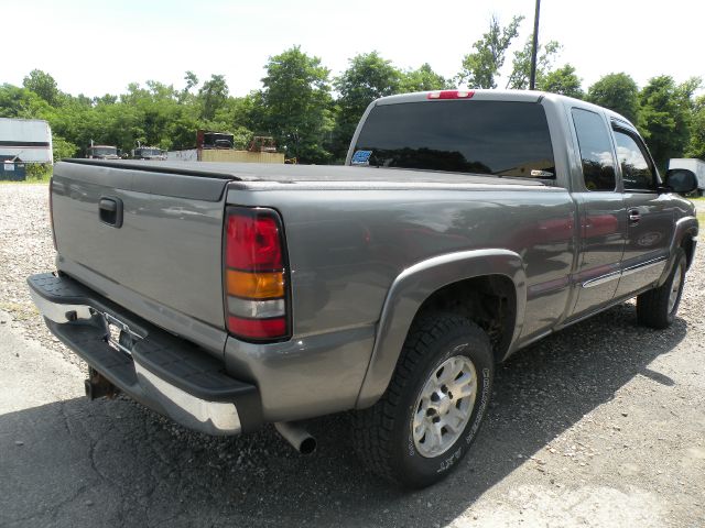 2006 GMC Sierra 1500 4WD Supercab 133 SVT Raptor