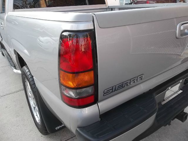 2006 GMC Sierra 1500 SLE Sierra 2WD