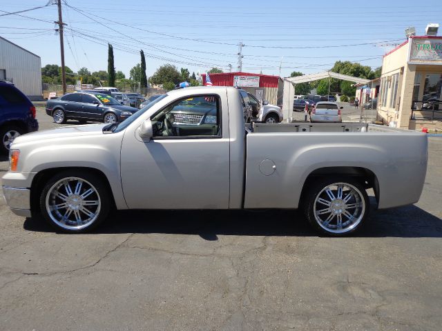 2007 GMC Sierra 1500 Pickup 4D 6 1/2 Ft