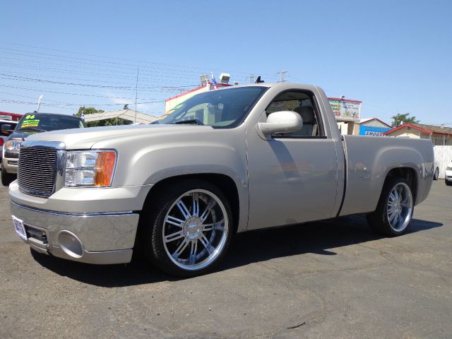 2007 GMC Sierra 1500 Pickup 4D 6 1/2 Ft