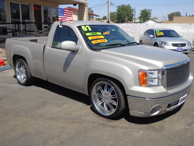 2007 GMC Sierra 1500 Pickup 4D 6 1/2 Ft