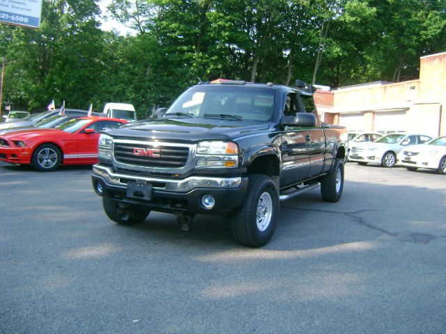 2003 GMC Sierra 2500 LE Sedan