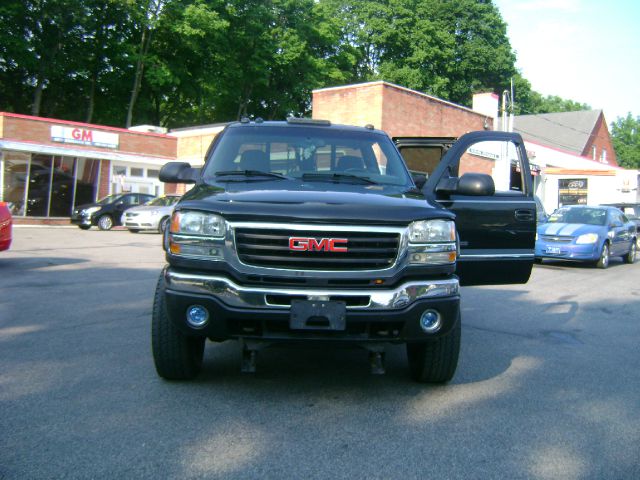 2003 GMC Sierra 2500 LE Sedan