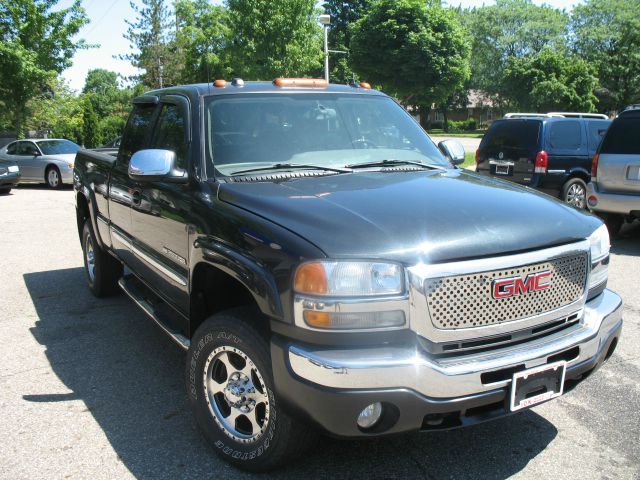 2004 GMC Sierra 2500 4DR SUV AT