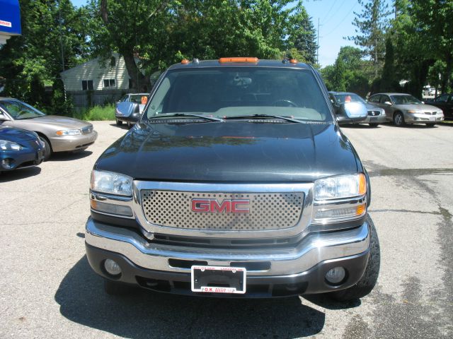 2004 GMC Sierra 2500 4DR SUV AT