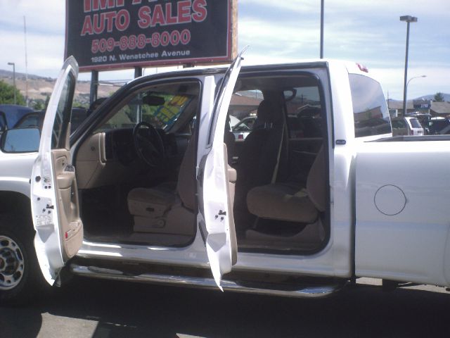 2004 GMC Sierra 2500 4WD 4dr AT