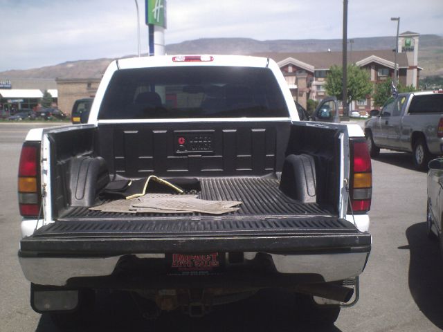 2004 GMC Sierra 2500 4WD 4dr AT