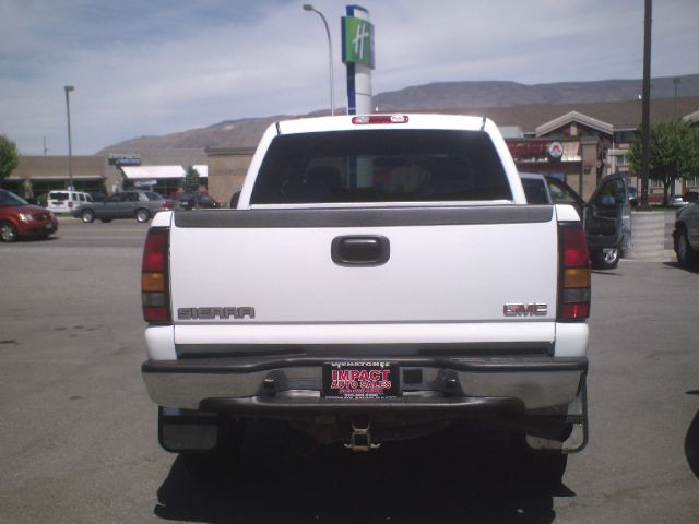 2004 GMC Sierra 2500 4WD 4dr AT