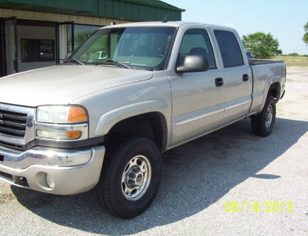 2004 GMC Sierra 2500 SLE Sierra 2WD