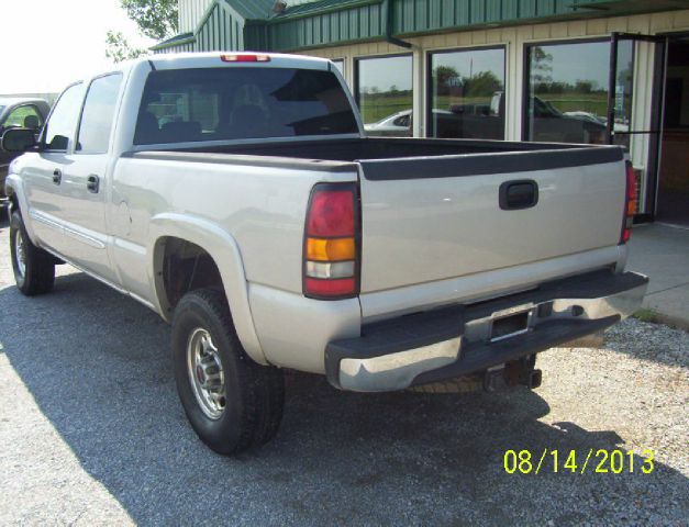 2004 GMC Sierra 2500 SLE Sierra 2WD