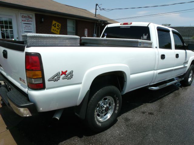 2004 GMC Sierra 2500 4WD 4dr AT