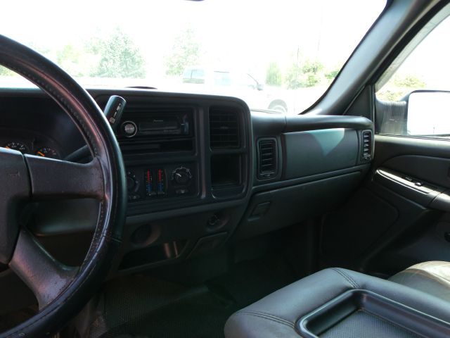 2004 GMC Sierra 2500 4WD 4dr AT